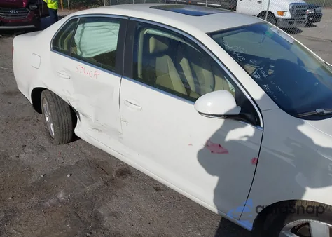 2008 Volkswagen Jetta Se/Sel z USA, uszkodzony, nr VIN 3VWRM71K38M041443